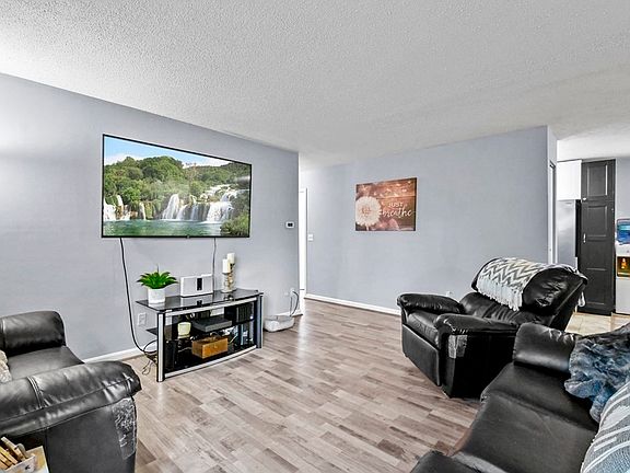 3rd image of 5 Thayer Pond Dr #3