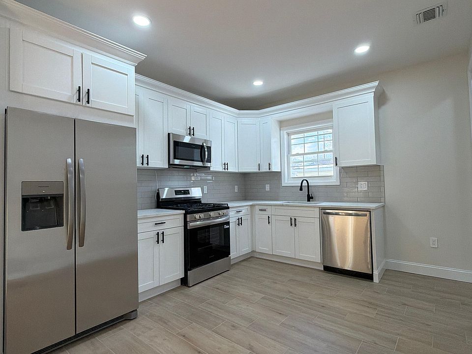 1st image of 244 Rowland Ave Floor 2