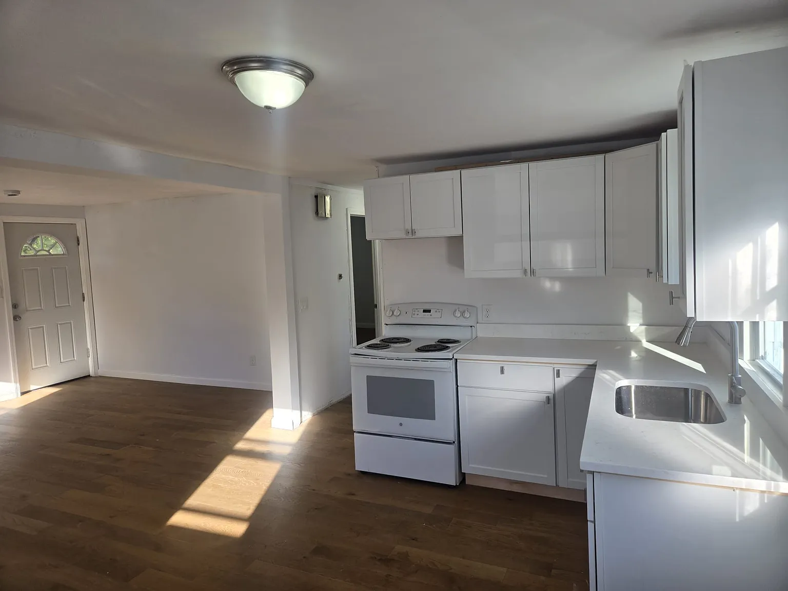 2 bed, 850 sqft, $1,950 — Photo 3