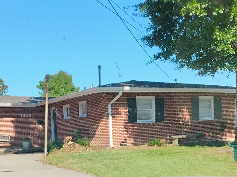 1205 Lair Ave — Photo 1