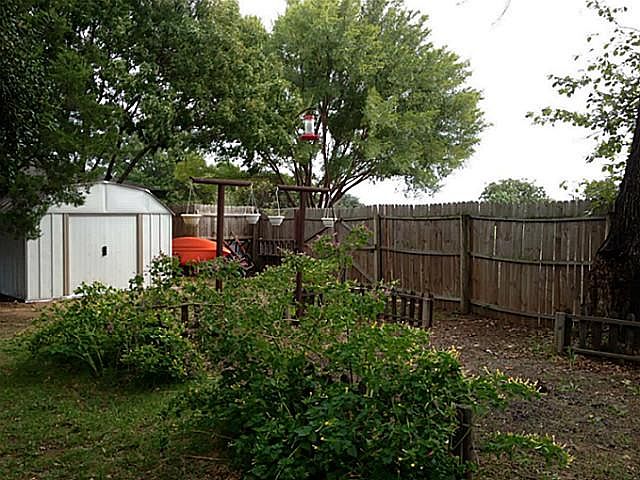2nd image of 500 Oriole Dr