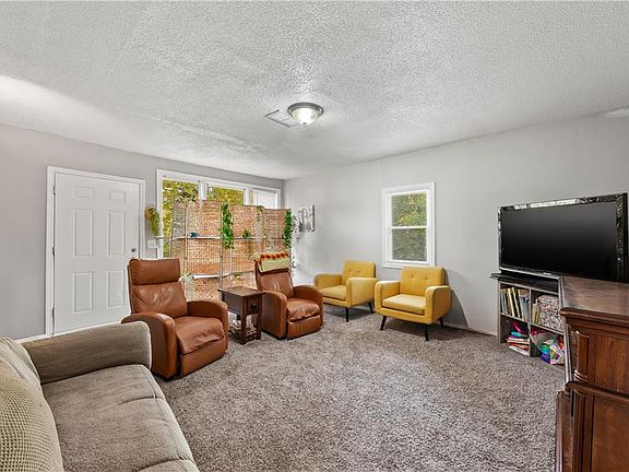 4th image of 1324 S Pope Ave