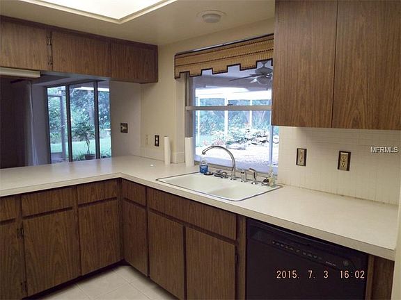 3rd image of 810 S Jackson Ave