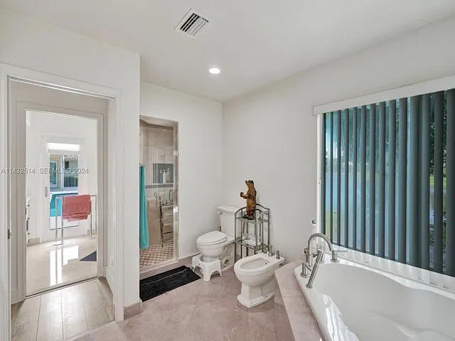 4 bed, 4.5 bath, $12,800 — Photo 3