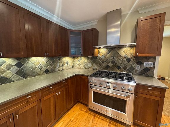3rd image of 3301 Beverly Dr SW
