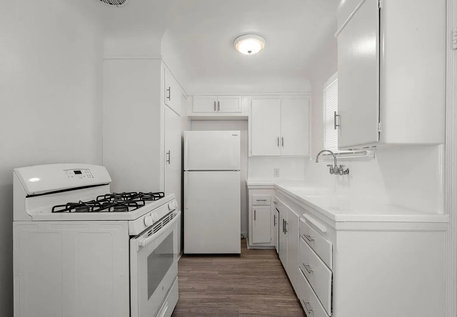 1 bed, 1.0 bath, 600 sqft, $1,472 — Photo 3