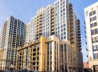 720 N Larrabee St APT 1002, Chicago, IL 60654
