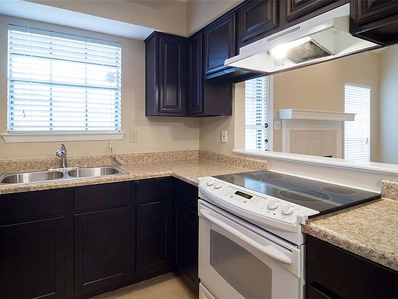 5th image of 3100 Devonshire Dr APT 102