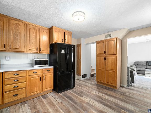 4th image of 111 S Walnut Ave