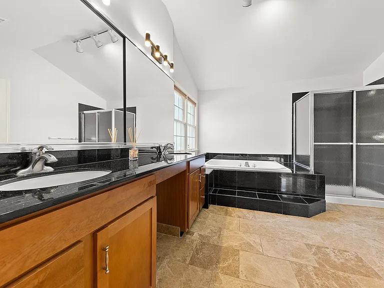 22561 Howardsville Woods Ct — Photo 14