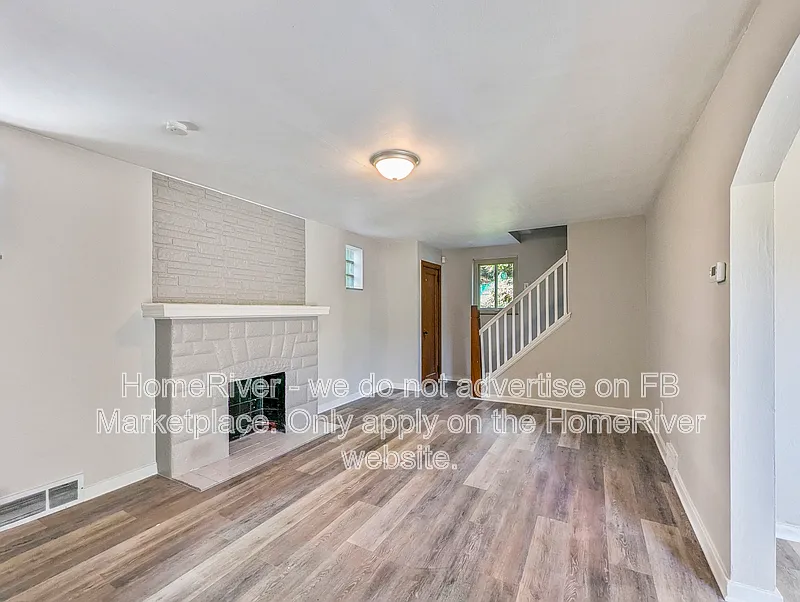 3 bed, 1.0 bath, 1056 sqft, $1,300 — Photo 2