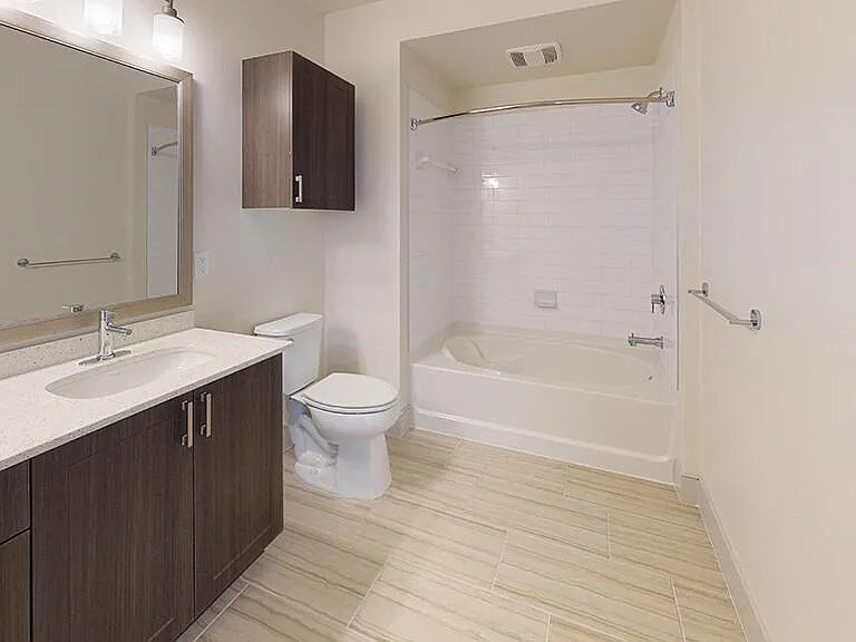 808 West Apartments — Photo 15