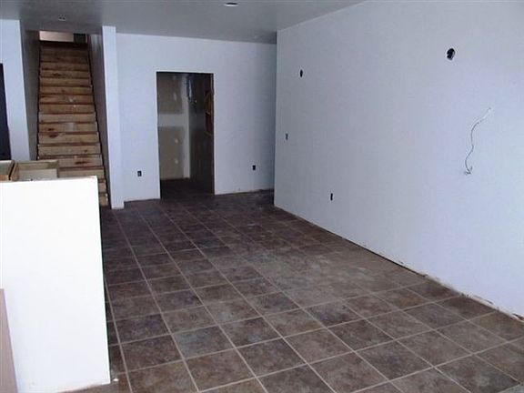 5th image of 2729 Lake Shore Dr E Ste 6)