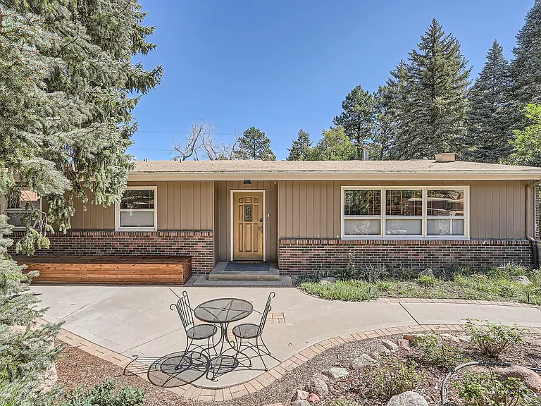 860 Willowbrook Rd — Photo 3