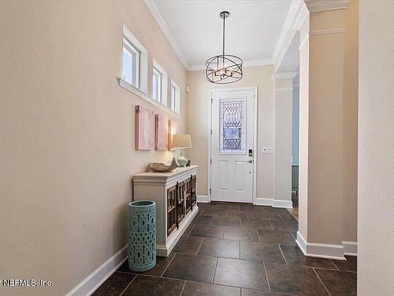 3rd image of 35 Tamarac Ave