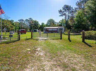 104 Thralls Ave, Interlachen, FL 32148