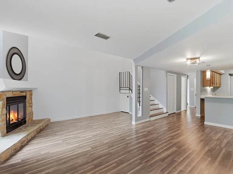 9976 Fairway Villas Ln — Photo 4
