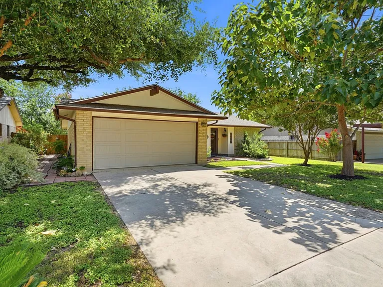 1114 Churing Dr — Photo 27