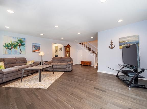 2nd image of 26723 W Woodland Ave