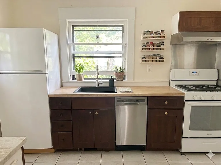 607 Spring St — Photo 9