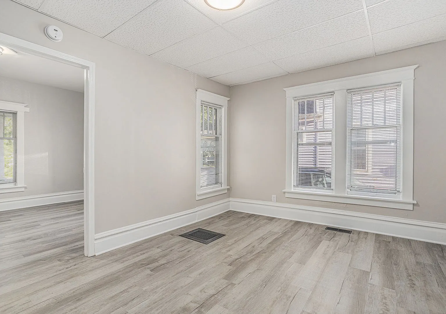 Close to Campus! Charming 1-Bed/1-Bath Apartment Newly Renovated — Photo 3