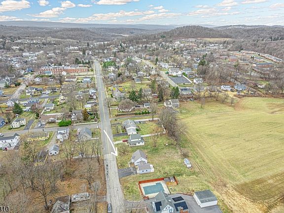 4th image of 53 Walnut St