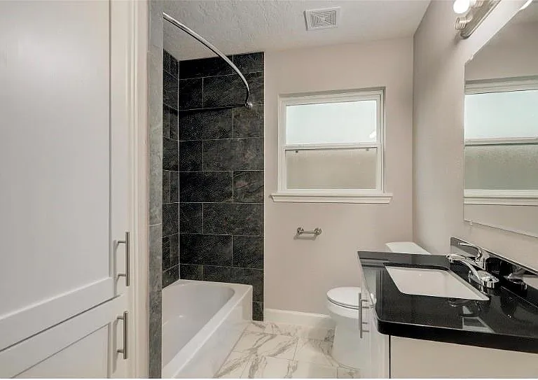 4627 Maple St — Photo 4