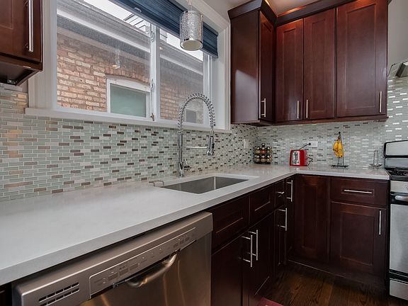 4th image of 2955 N Newcastle Ave