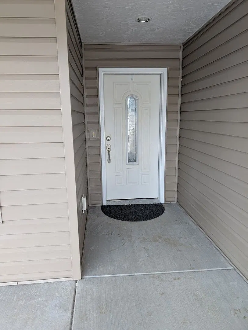 Gorgeous 3 Bed 2 Bath Clarkston Townhouse in 55+ Community — Photo 3