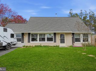 1 Larkspur Rd, Levittown, PA 19056