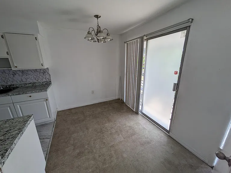 140 Minna Ln #202 — Photo 4