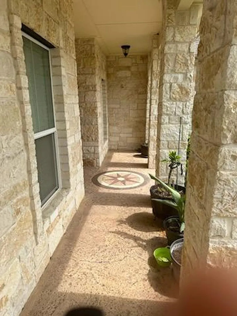 Beautiful 5 Bedroom, 3.5 Bathroom Home! — Photo 4
