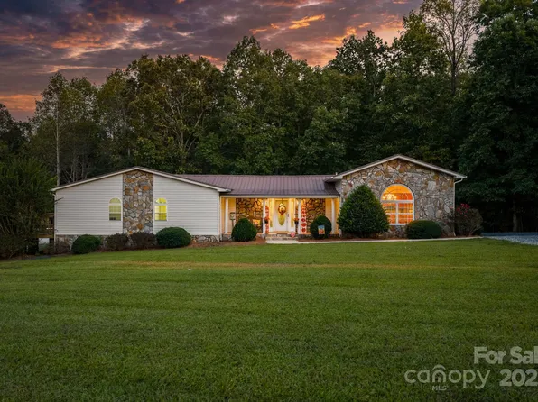 1514 Ring Tail Rd, Claremont, NC 28610
