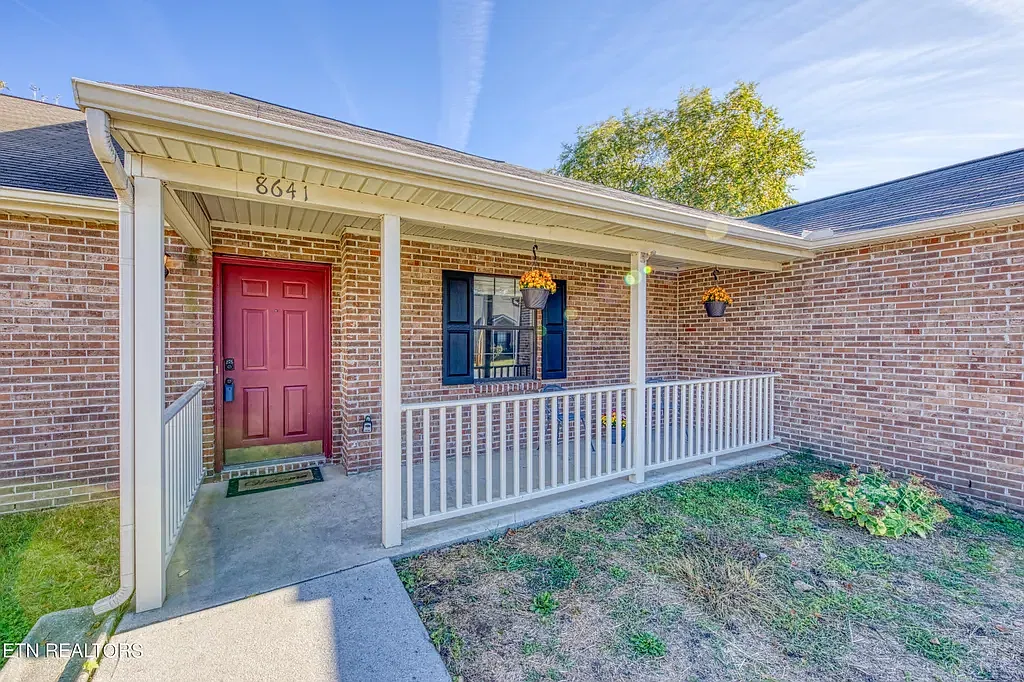 8641 Denmark St — Photo 2