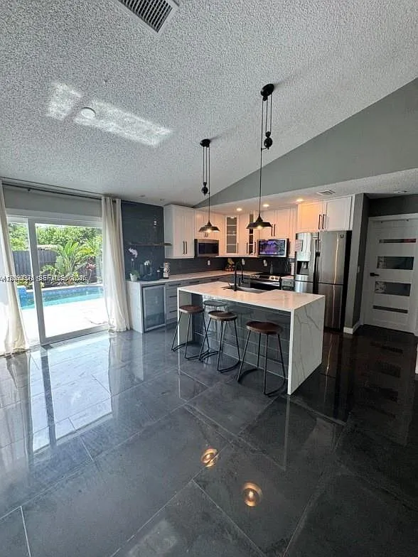 4 bed, 3.0 bath, $3,500 — Photo 1