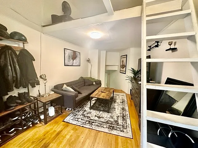 1 bed, 9999 sqft, $2,700 — Photo 3