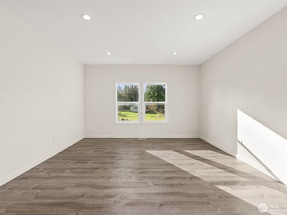 5th image of 210 West Wishkah Road