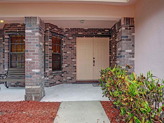 4th image of 411 NW 197th Avenue