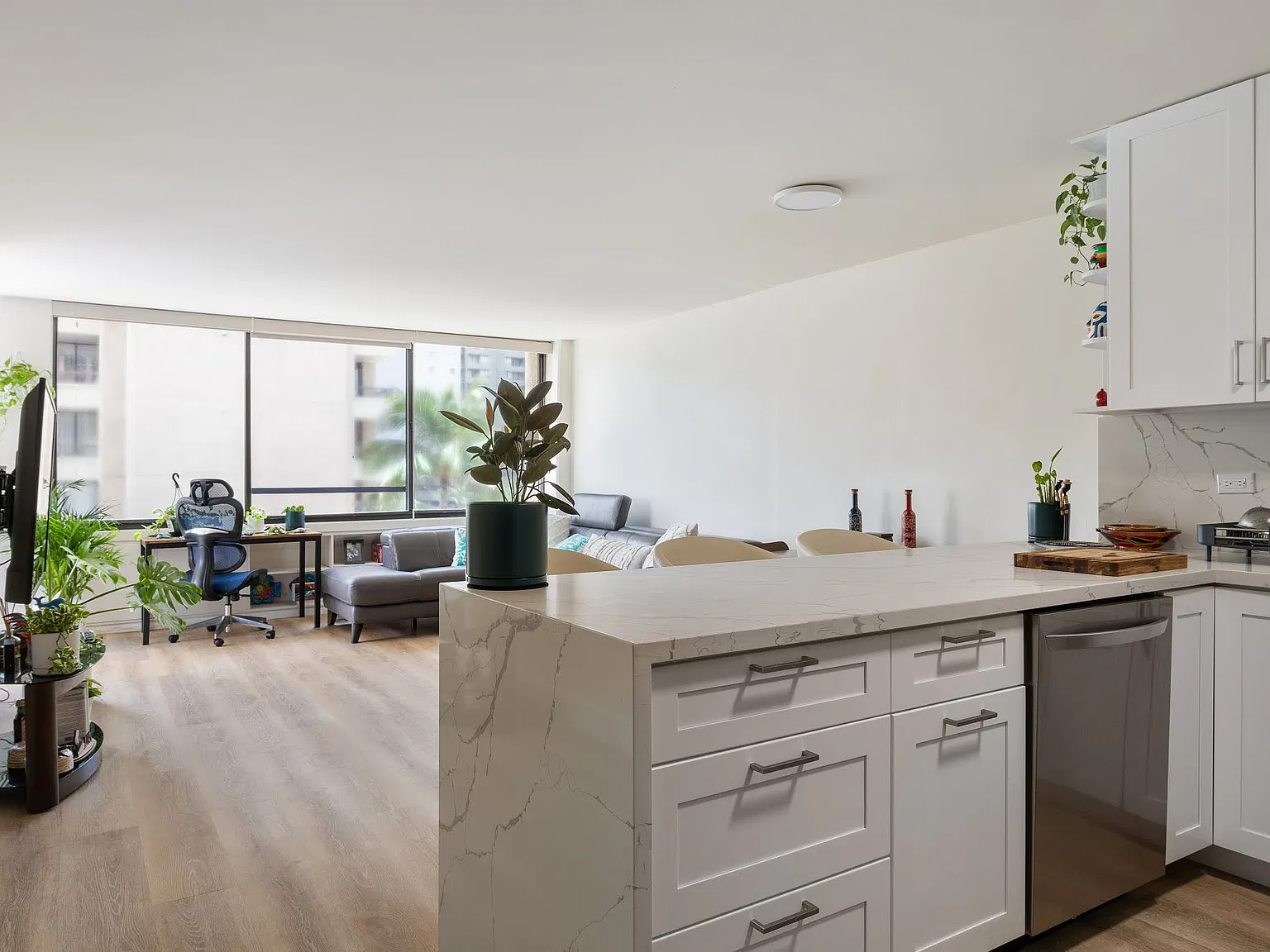 2 bed, 1100 sqft, $4,500 — Photo 4