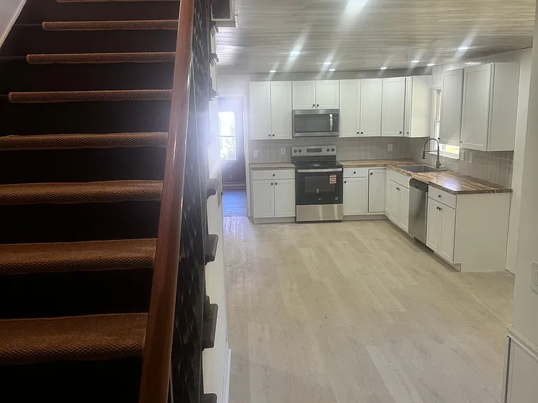 307 S Hill St — Photo 6