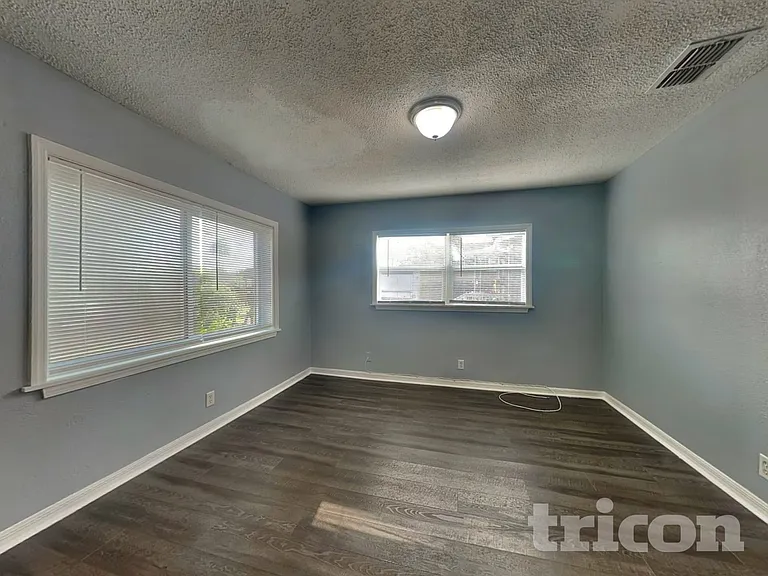 4118 W La Salle St — Photo 2