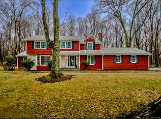 7 Highview Dr, Woodbridge, CT 06525