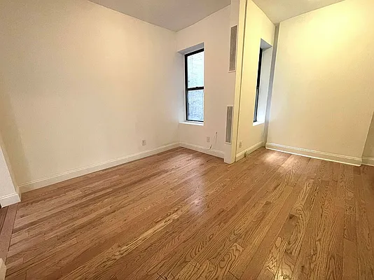 Rented by J PRESTON AND ASSOCIATES INC | media 33