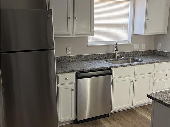 4th image of 3012 E 19th Ter