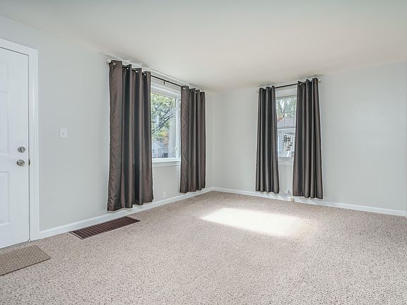2nd image of 410 Oakhurst Ave