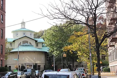 Rented by aptsandlofts.com