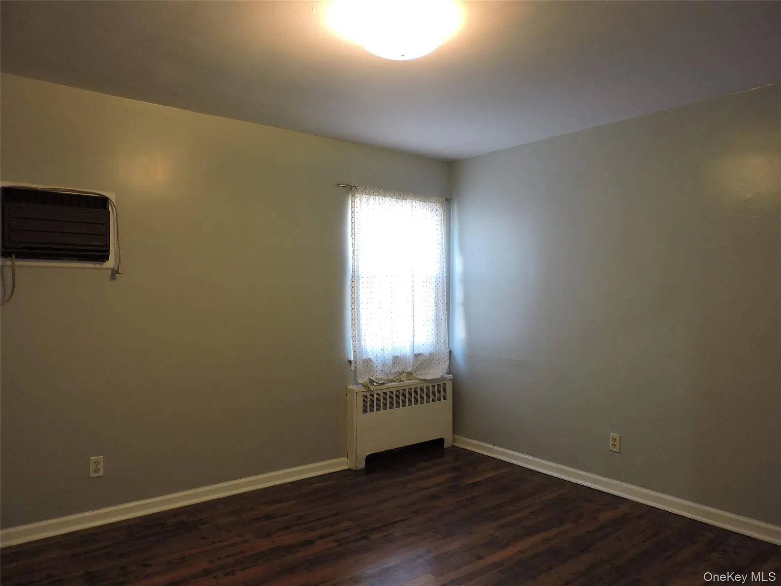 3 bed, 1.0 bath, 1638 sqft, $3,300 — Photo 4