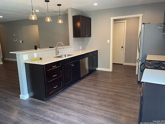 4th image of 5042 STOCKMAN DR