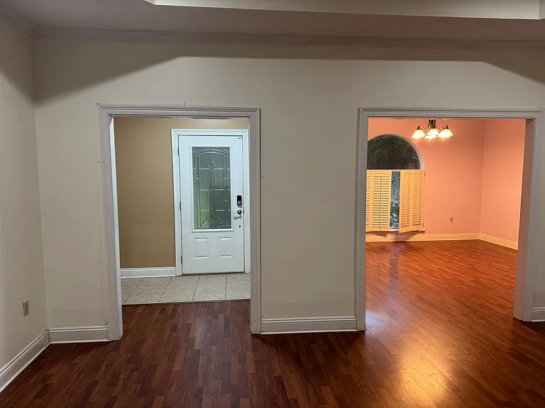 1050 Gage Dr — Photo 2