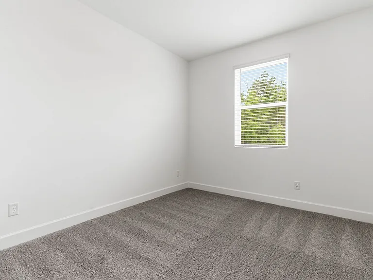 309 Lynwood Station Blvd — Photo 16